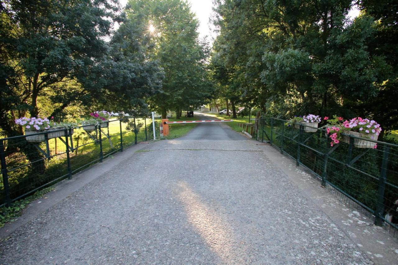 Camping L'Ilot Du Chail Sansais 외부 사진