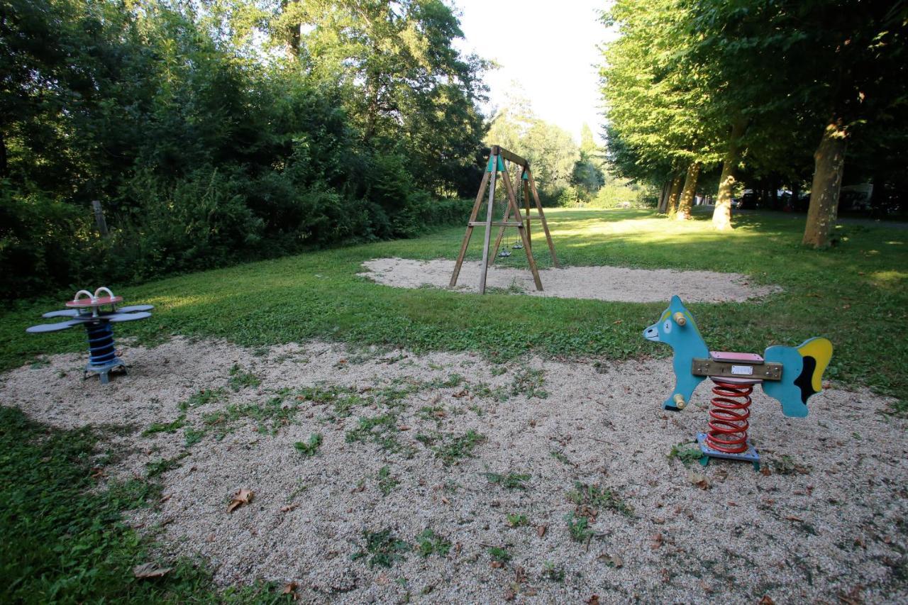 Camping L'Ilot Du Chail Sansais 외부 사진