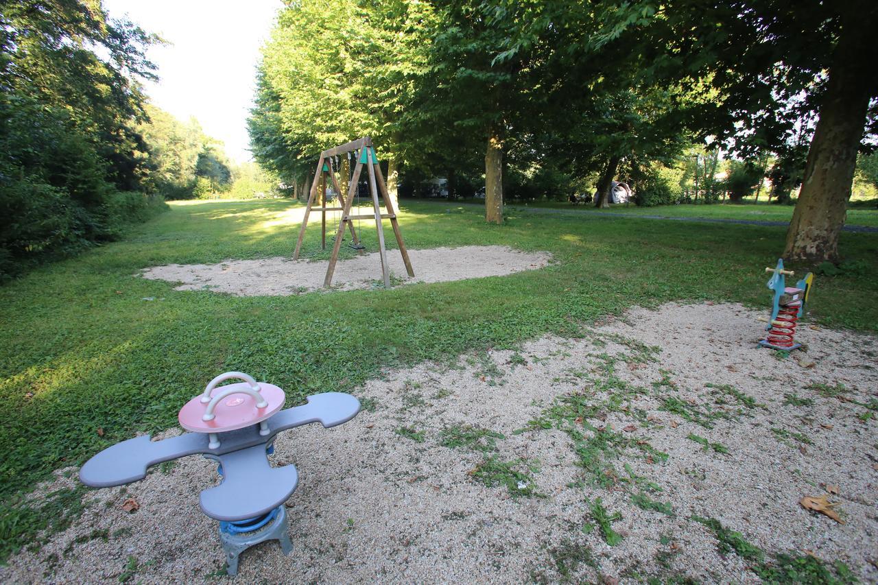 Camping L'Ilot Du Chail Sansais 외부 사진