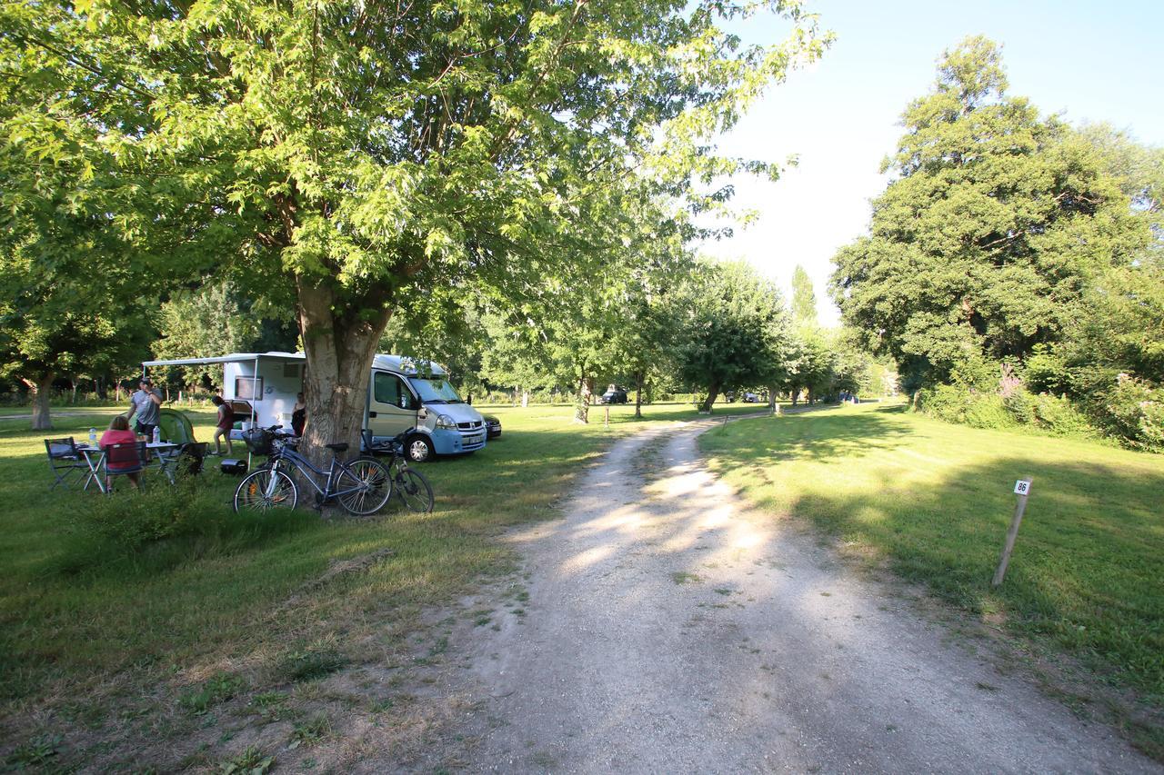 Camping L'Ilot Du Chail Sansais 외부 사진